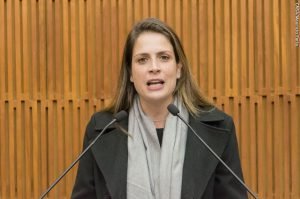 No mês Agosto Lilás, Dra. Ana Veterinária apresenta pacote de leis pelo fim da violência contra a mulher
