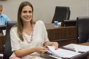 Dra. Ana Veterinária quer transporte gratuito em coletivo municipal para pacientes em tratamento de câncer de mama
