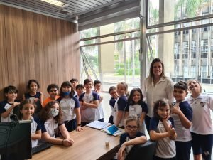 Alunos visitam Câmara de Santo André e ao lado da vereadora Dra. Ana Veterinária conhecem estrutura e serviços do legislativo