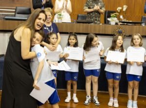 Dra. Ana Veterinária homenageia Educandário Santo Antonio